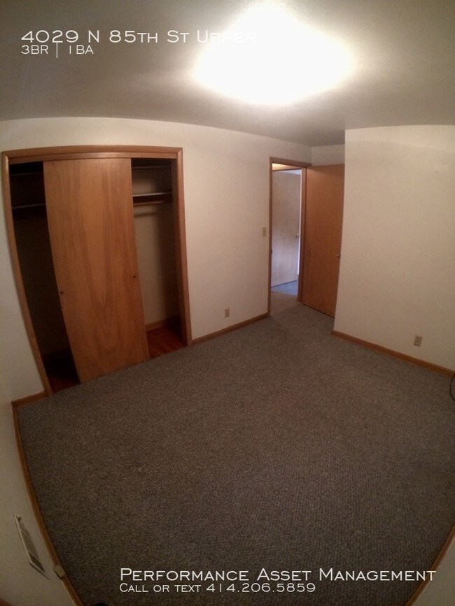 Building Photo - Beautiful 3BD Upper in Milwaukee