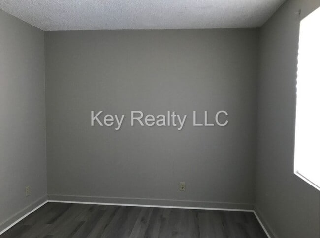 Building Photo - 413 Hickory St
