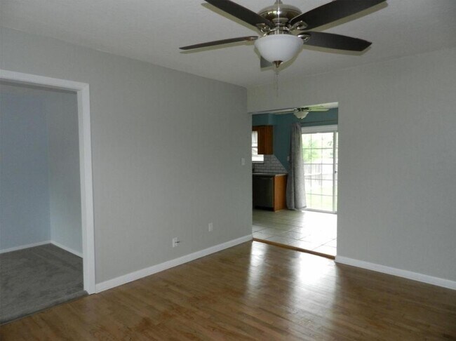 Building Photo - 6411 NW Compass Dr