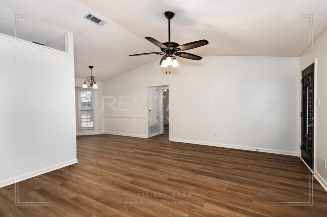 Building Photo - Beautifully Remodeled 4 Bed / 2 Bath Home near Airport Blvd