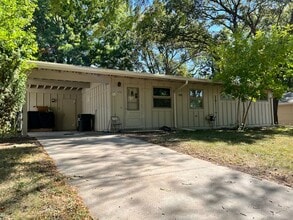 Building Photo - 632 Eastborough Ln