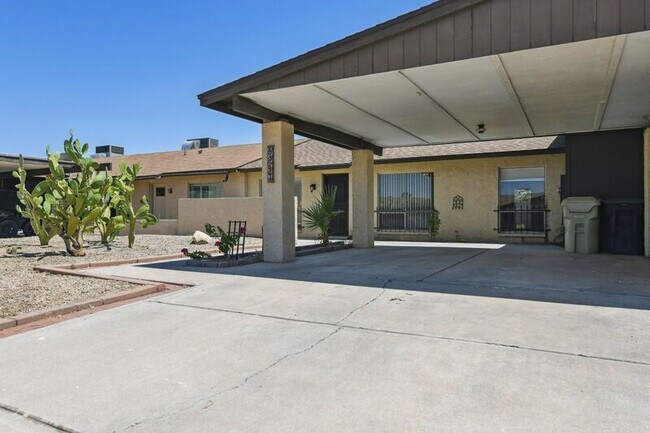 Foto del edificio - 5217 W Carol Ave