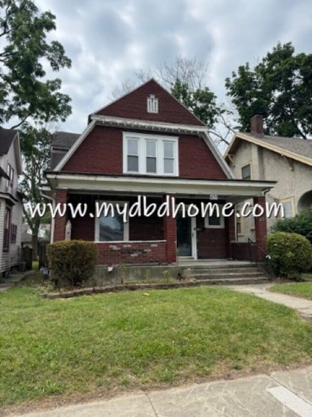 Primary Photo - 435 W Wildwood Ave