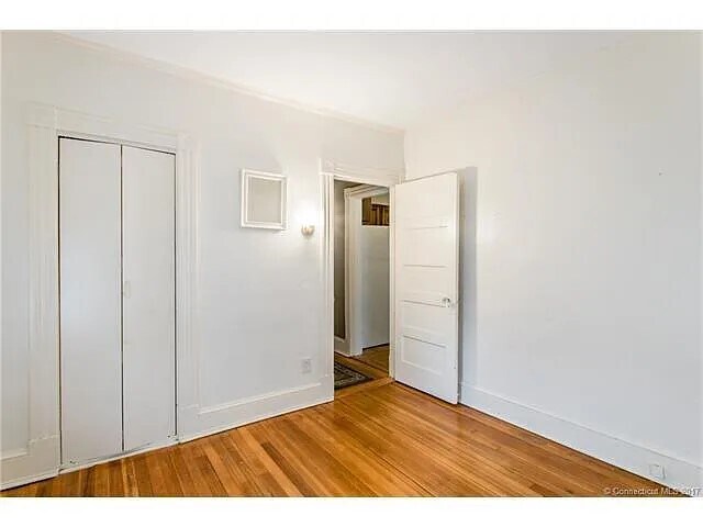 Foto del edificio - 103 Quaker Ln S