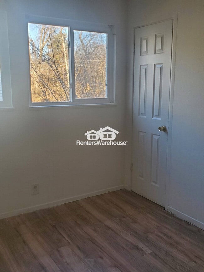 Building Photo - 10732 Spring Garden Dr