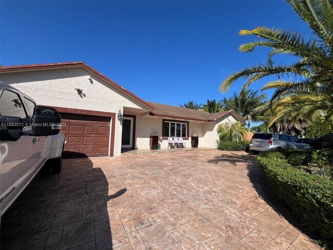 Building Photo - 1695 N Bluebird Lane 0, Homestead, FL 33035