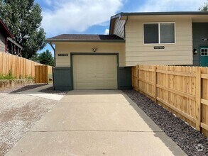 Building Photo - 1011 De La Vista Ln