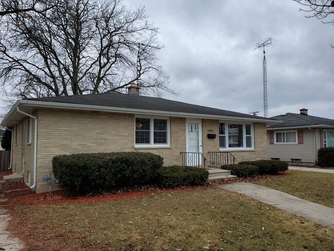 Building Photo - 3 bedroom Northside ranch