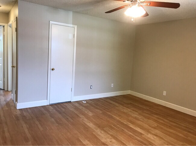 Photo - 1021 Delaware Dr Apartment