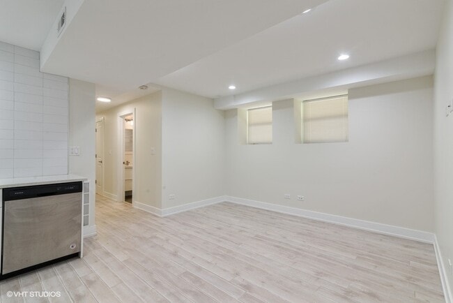 Building Photo - 1914 W Crystal St