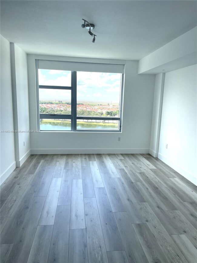 Foto del edificio - 2681 N Flamingo Rd