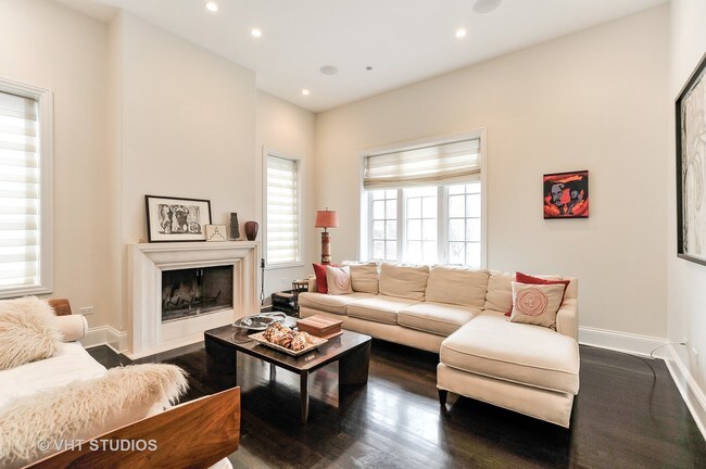 Foto del edificio - 1242 W Dickens Ave