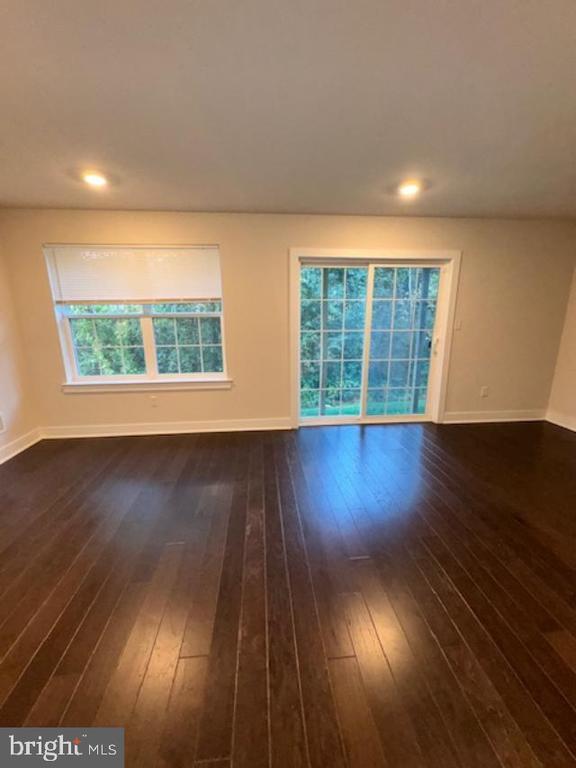 Foto del edificio - 253 Red Leaf Ln
