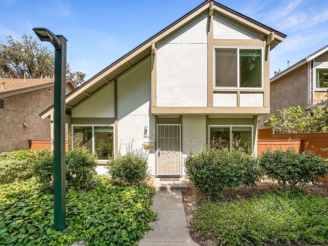 Building Photo - Spacious 4BD/2BA Townhouse in Tierrasanta ...