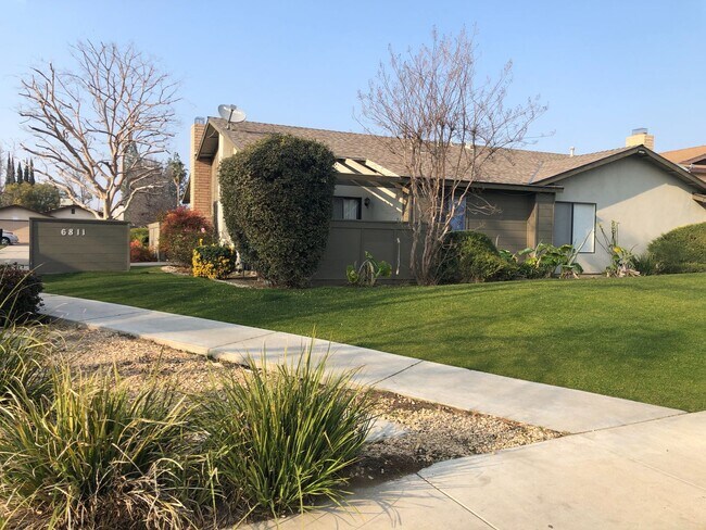Foto del edificio - 6811 Klamath Way