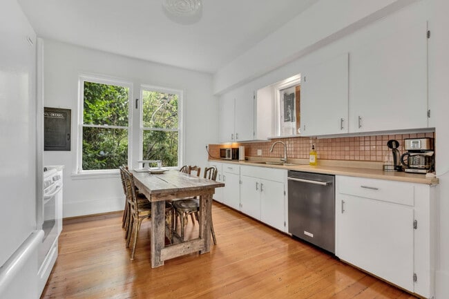 Building Photo - 4230 Prince Edward St