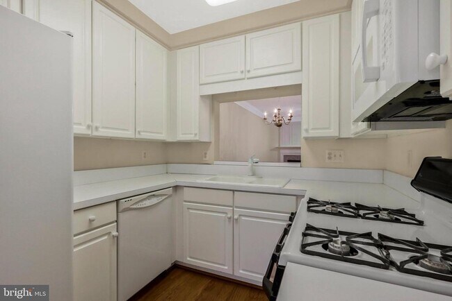 Foto del edificio - 2301 Village Crossing Rd