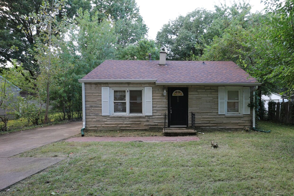 Primary Photo - 3 Bedroom Arlington Woods Home!