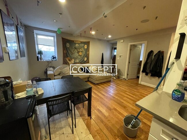 Foto del edificio - 721 Parker St