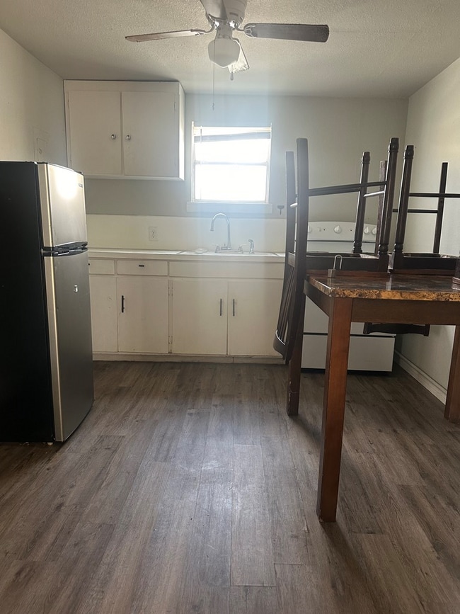 Building Photo - 3614 Eisenhower Rd