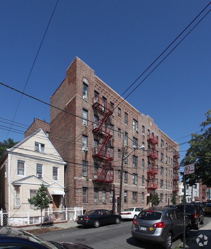 3720 99th St, Corona, NY 11368 Apartments in Corona, NY