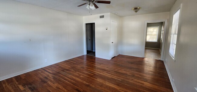 Foto del edificio - 117 Austin St