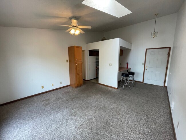 Sala de estar - Leslie Manor Apartments
