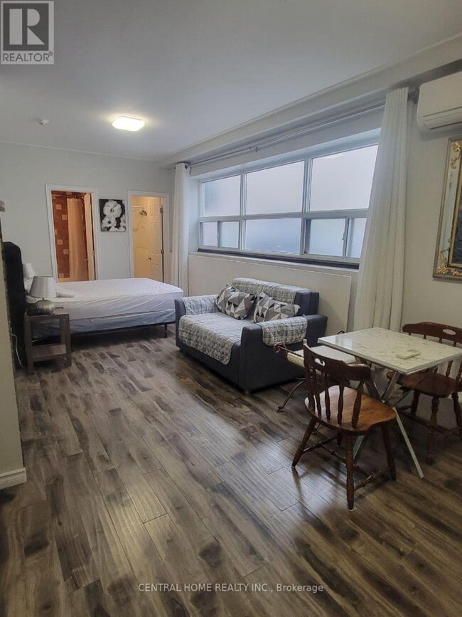 Building Photo - 106 Rajah St