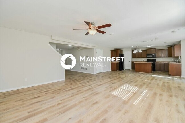 Foto del edificio - 4 Bedroom Pet-Friendly Home in Colorado Springs, CO with Main Street Renewal