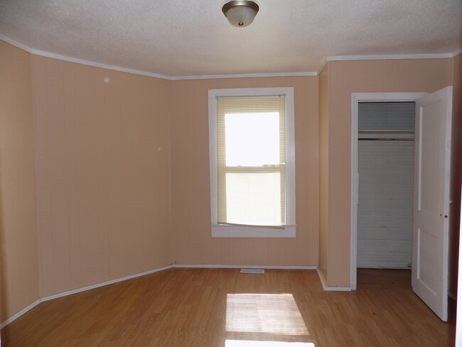Building Photo - Available Soon to View! High Point Rental!