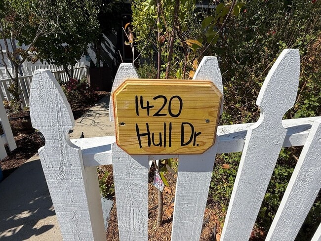Foto del edificio - Spacious 5BD/2BA Home in San Carlos with S...