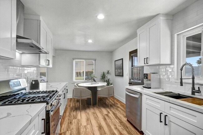 Foto del edificio - 18421 Patterson Ln