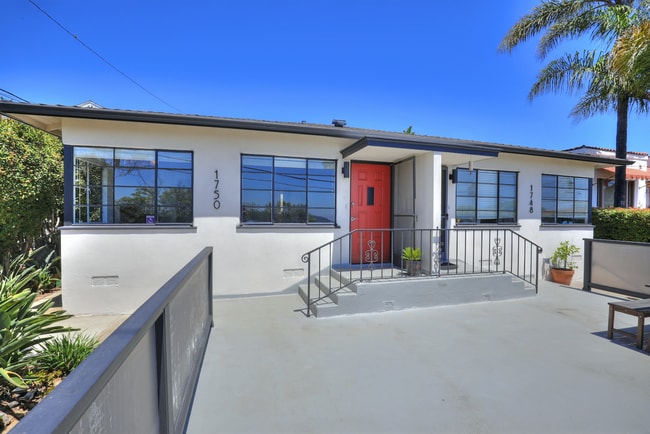 Building Photo - Riviera 1 Bdrm with City Views!