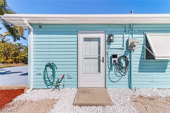 Foto del edificio - 2371 Baybreeze St