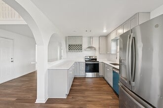 Building Photo - 6935 W Holiday St