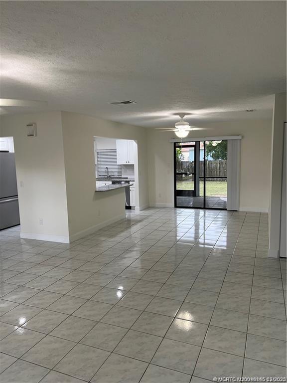 Foto del edificio - 160 SE Lakehurst Dr