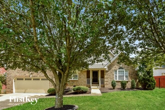 Building Photo - 554 Summit Way