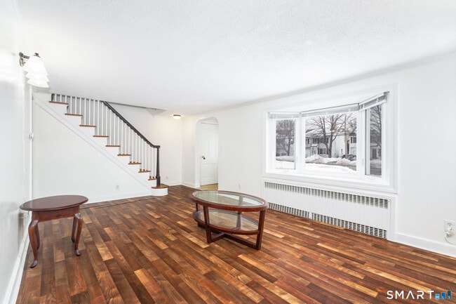 Foto del edificio - 783 Quaker Ln S