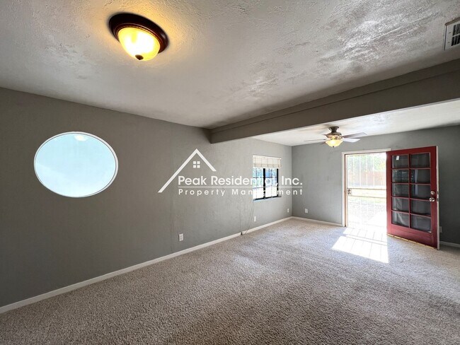 Foto del edificio - Charming Carmichael 2bd/1ba House with RV ...