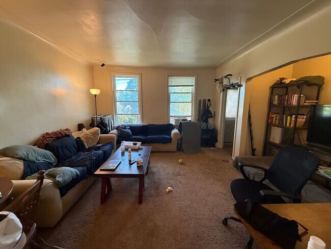 Foto del edificio - 214 E 8th St