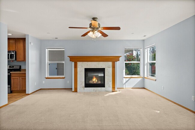 Building Photo - Spacious 4-Bed Home in DuPont | Huge Loft & 5 Mins to JBLM!