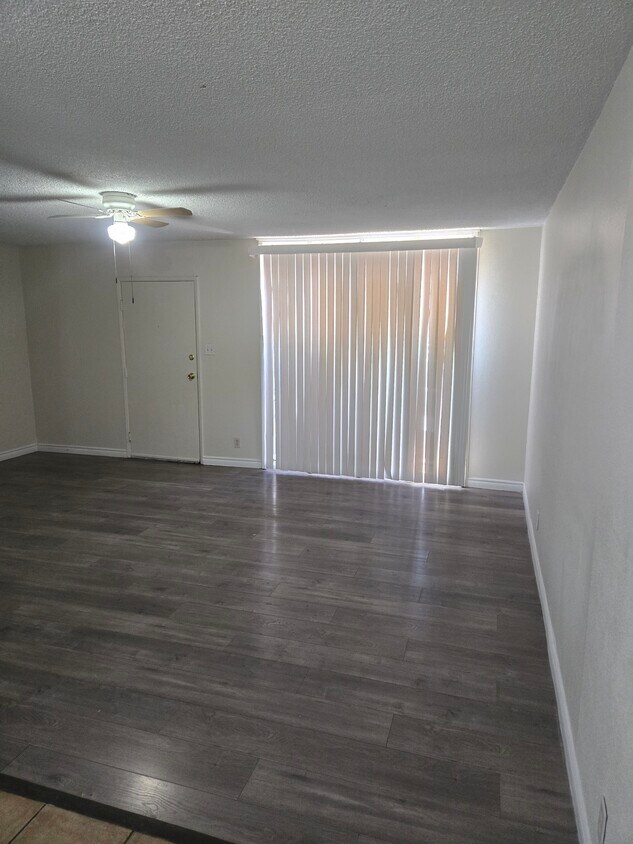Foto principal - 3360 Athens St