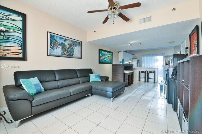 Foto del edificio - 8320 NW 103rd St