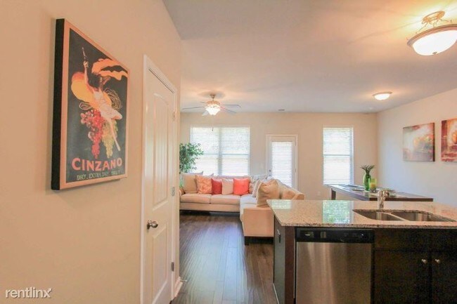 Foto del edificio - 3 br, 2.5 bath Townhome - 5847 Taka Ln