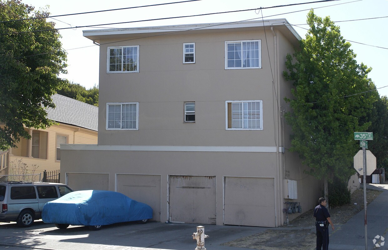 Primary Photo - 3500 35th Ave