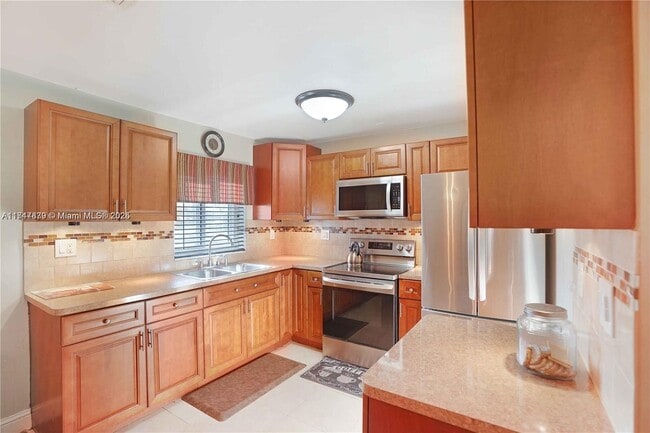 Building Photo - 15331 Railroad Dr
