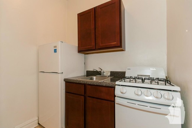 Building Photo - 4829 N Damen Ave