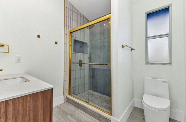 Foto del edificio - 1611 Sheehan Blvd