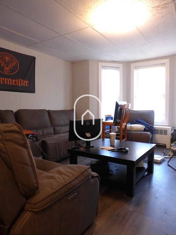 Building Photo - 92 Calumet St