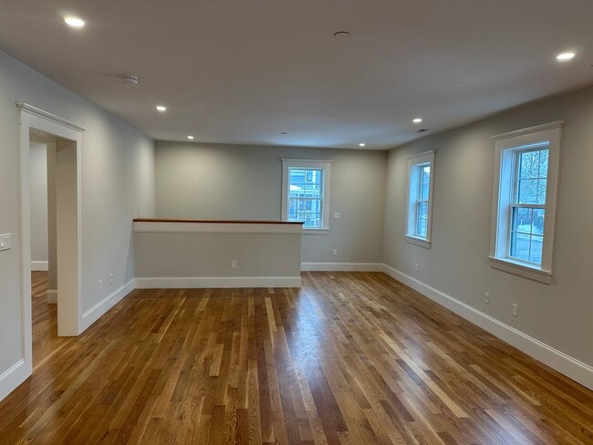 Building Photo - 36 Conant St